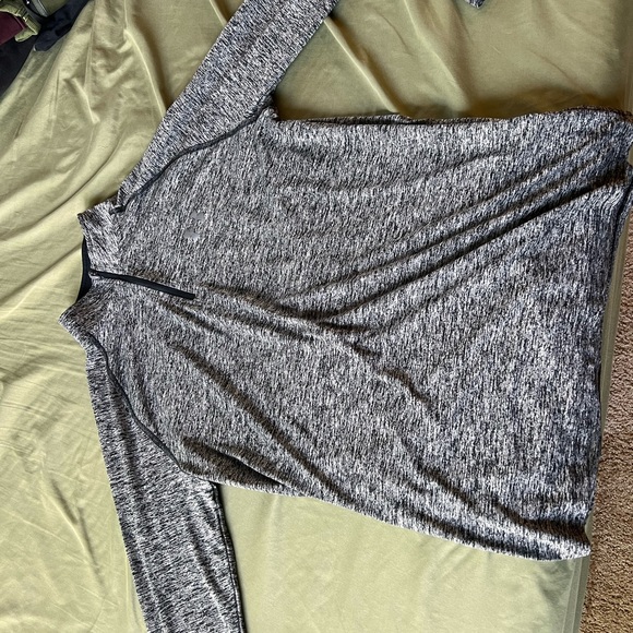 Large under armor dry fit long sleeve half zip - Picture 1 of 2